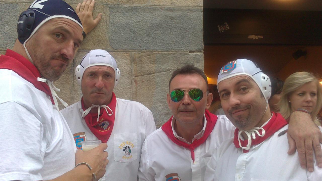 Le manager et son équipe de water polo