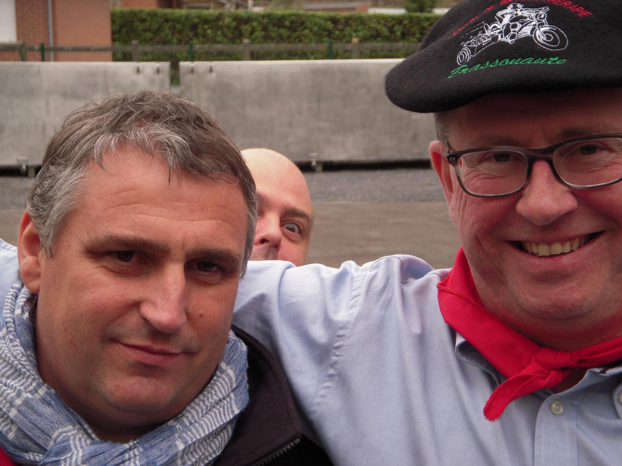 C'est quoi le monstre derrière vous ?