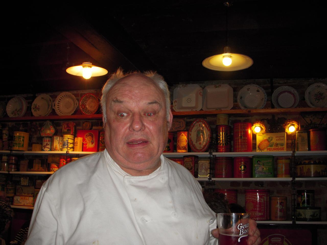 Chef cuistot flippant.