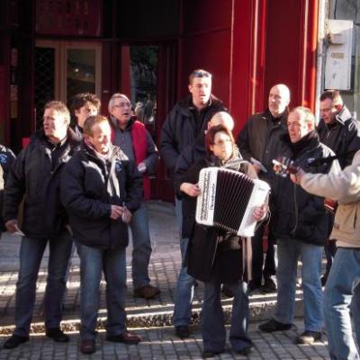 Ezin dans les rues à Noël